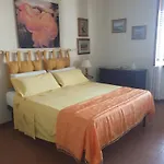 Jf Yellow Room - Ideal Location Away From The Crowds And Close To The Tramline Stop - Only Female Guests Or Couples
