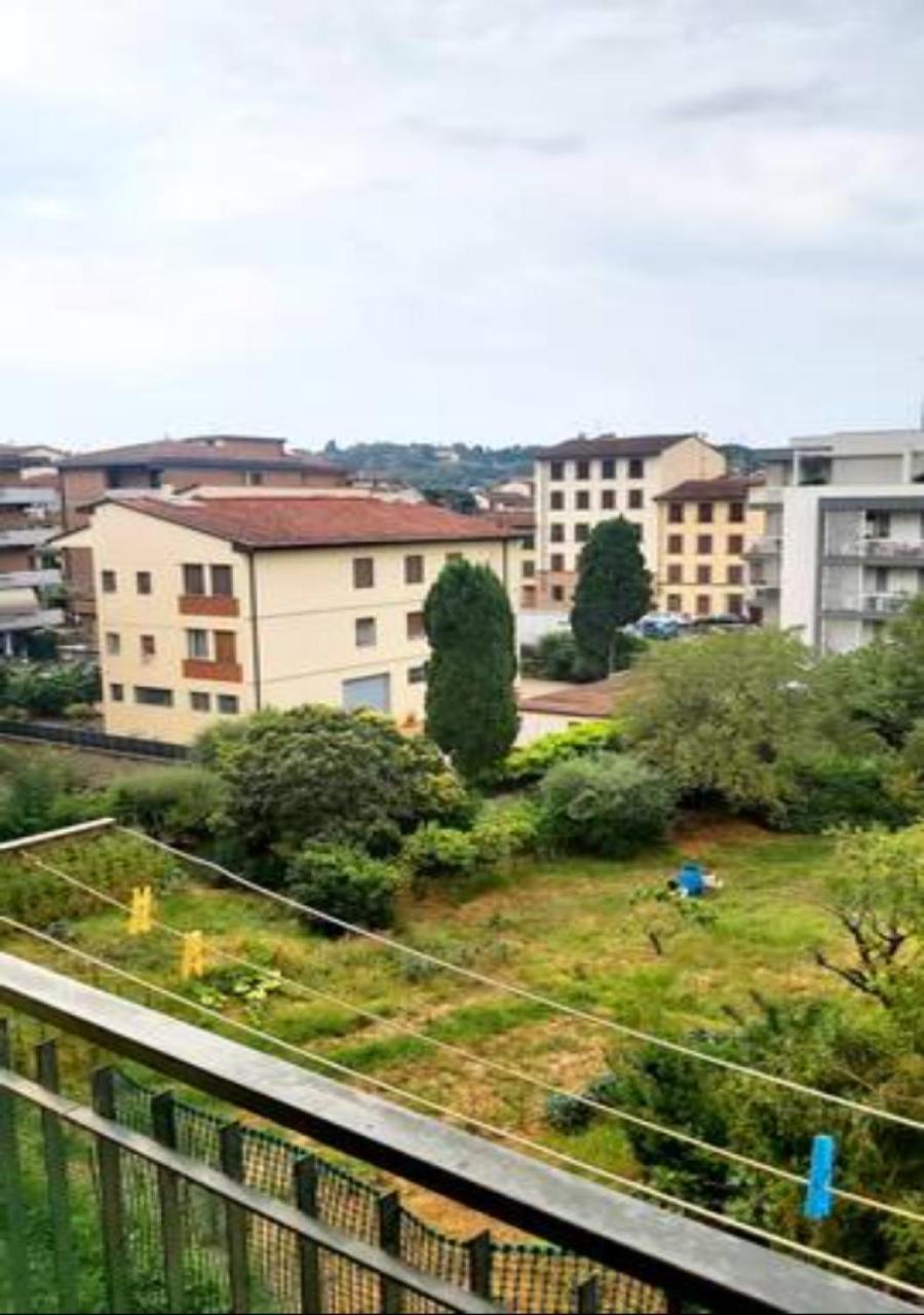 Jf Yellow - Ideal Location Away From The Crowds And Close To The Tramline Stop - Only Female Guests Or Couples Habitación en casa particular Florencia